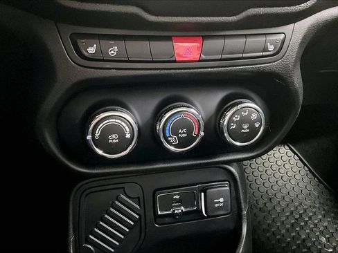 Used 2017 Jeep Renegade Latitude image 15