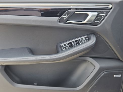 Certified 2025 Porsche Macan image 22
