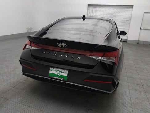 Used 2024 Hyundai Elantra SE image 7