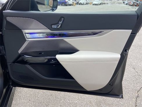 Certified 2023 BMW 760i xDrive w/ Parking Assistance Package image 26