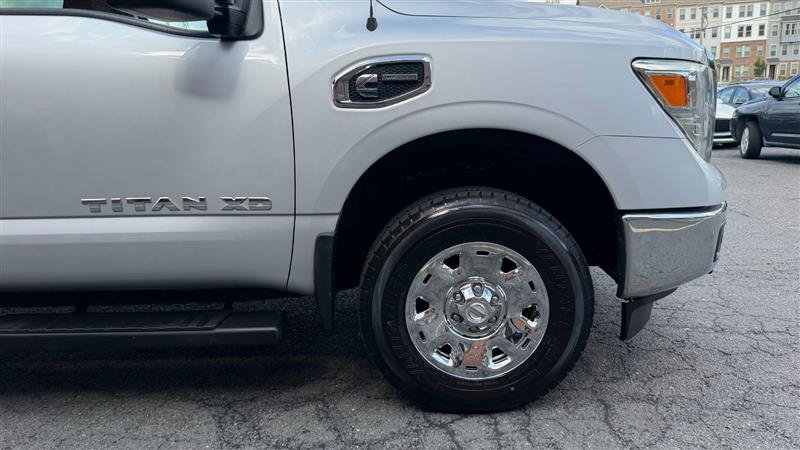 Used 2017 Nissan Titan SV AWD/4WD image 5