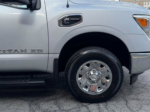 Used 2017 Nissan Titan SV AWD/4WD image 5