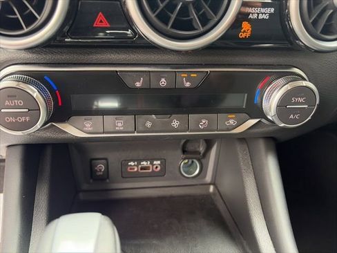 Used 2025 Nissan Sentra SR w/ SR Premium Package image 15