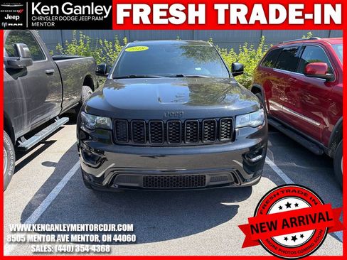 Used 2018 Jeep Grand Cherokee Altitude AWD/4WD image 2