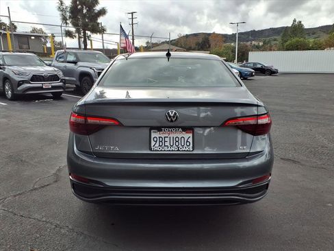 Used 2022 Volkswagen Jetta SE image 5