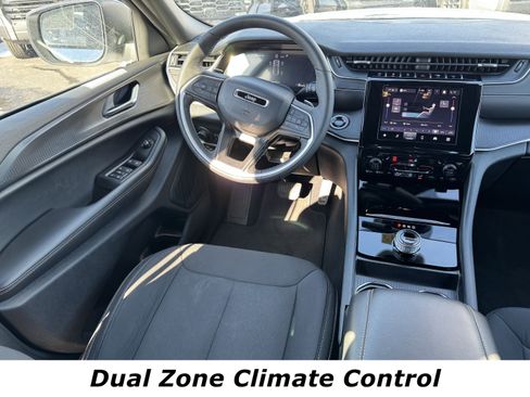 Used 2024 Jeep Grand Cherokee Laredo w/ Luxury Tech Group I image 4