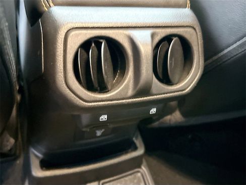 Used 2023 Jeep Wrangler Unlimited Sahara image 27