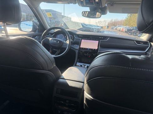 Used 2023 Jeep Grand Cherokee Limited image 19