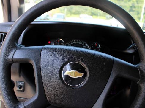 Used 2018 Chevrolet Express 2500 image 9