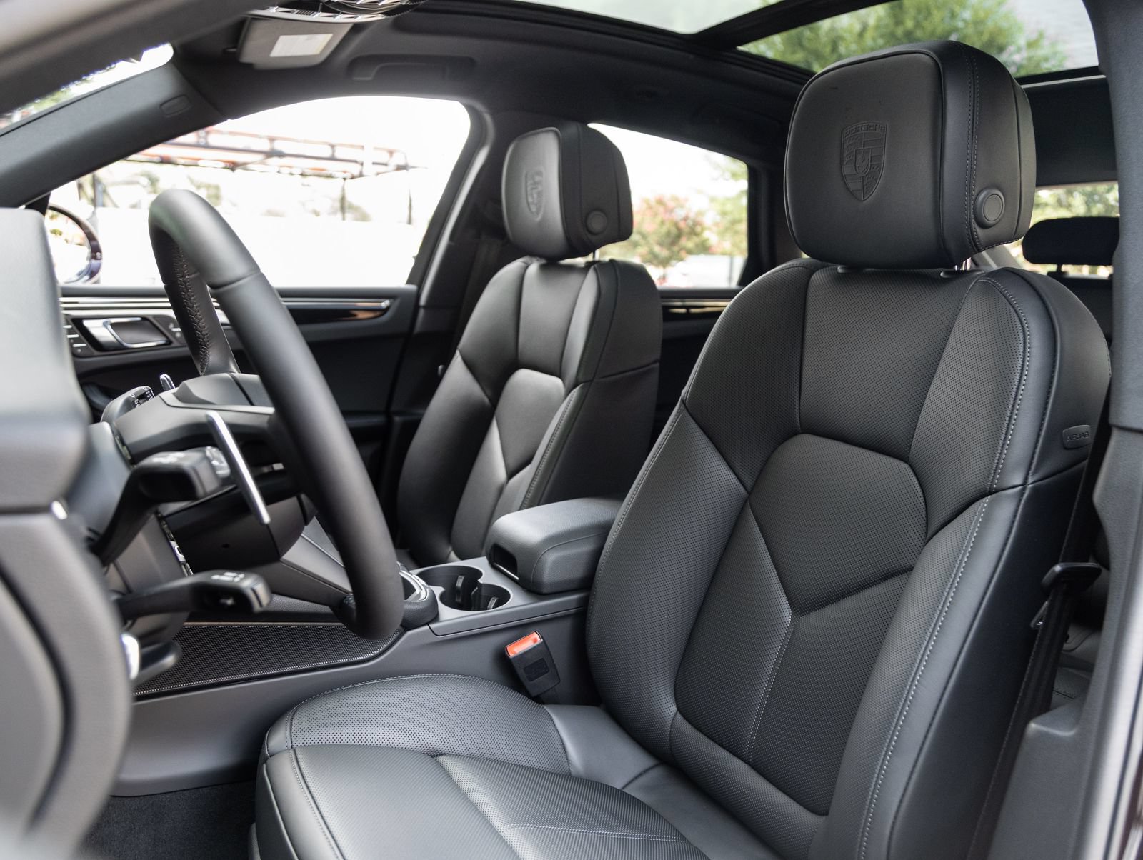 Certified 2026 Porsche Macan AWD/4WD image 5