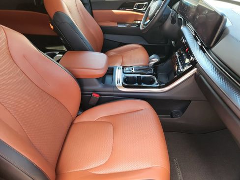 Certified 2024 Kia Carnival SX Prestige FWD image 13