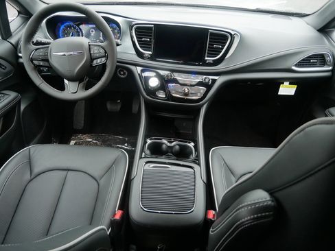 New 2026 Chrysler Pacifica Limited image 12
