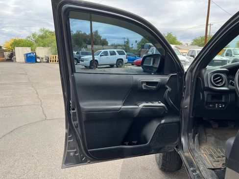 Used 2017 Toyota Tacoma TRD Off-Road w/ Tow Package image 12