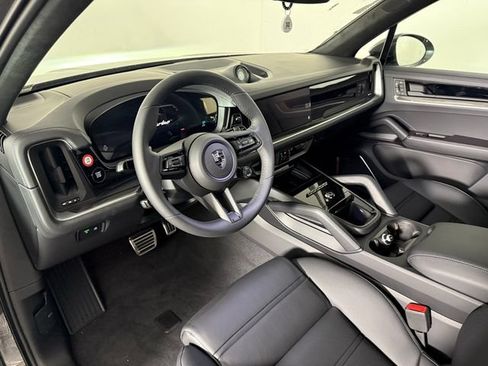 Used 2026 Porsche Cayenne Turbo AWD/4WD image 4