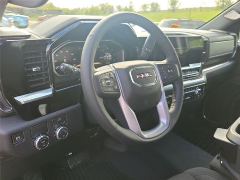 New 2026 GMC Sierra 1500 SLE image 19