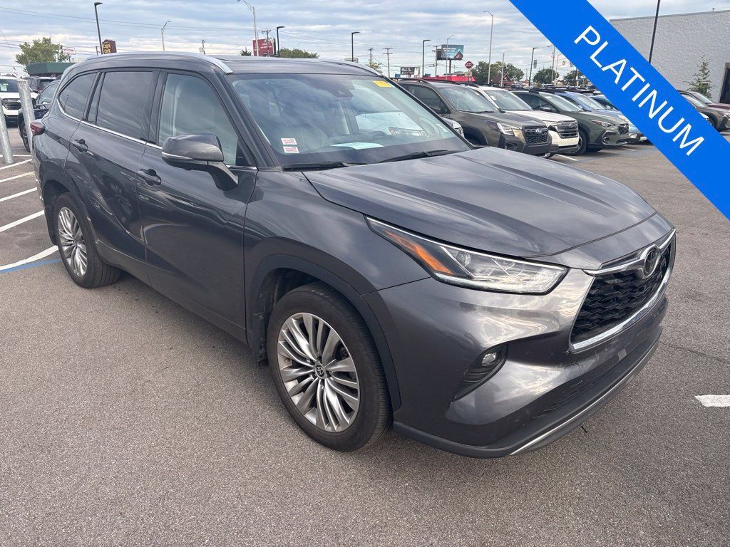 Used 2023 Toyota Highlander Platinum AWD/4WD image 1