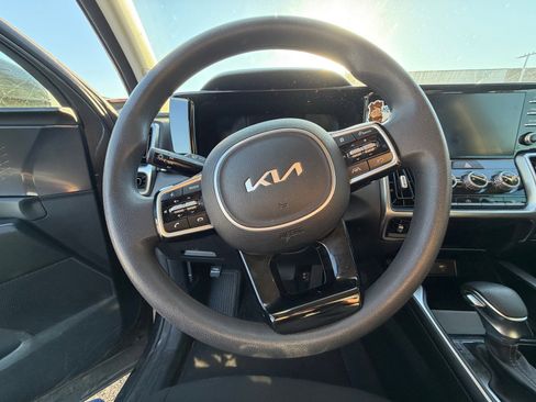 Used 2023 Kia Sorento LX image 11