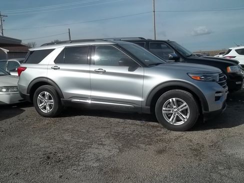 Used 2020 Ford Explorer XLT w/ Equipment Group 202A AWD/4WD image 1