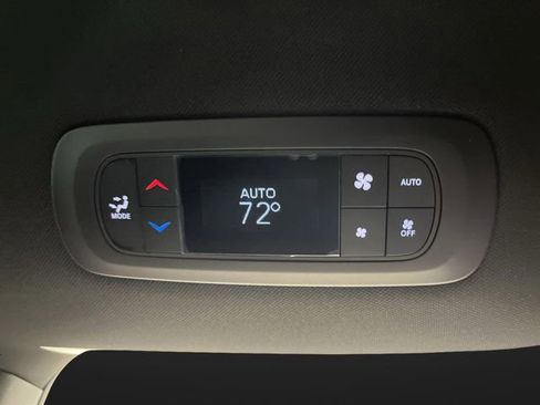 New 2026 Chrysler Pacifica Select image 32