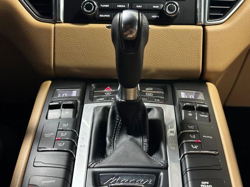 Used 2017 Porsche Macan image 48