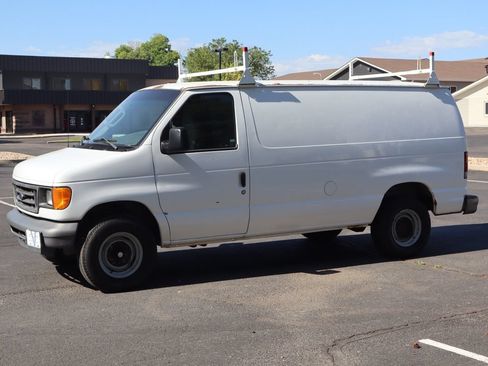 Used 2006 Ford E-250 and Econoline 250 RWD image 10