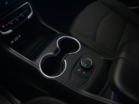 Used 2024 GMC Terrain SLE image 30