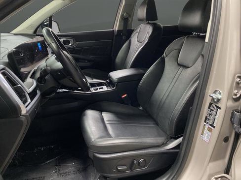 Used 2025 Kia Sorento SX image 4