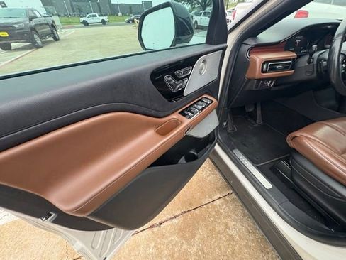 Used 2021 Lincoln Aviator Reserve w/ Equipment Group 202A AWD/4WD image 6