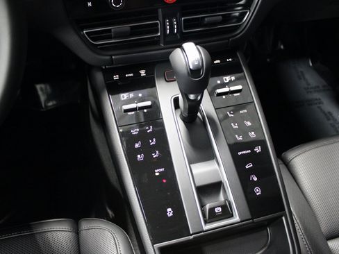 New 2026 Porsche Macan image 31