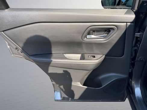Used 2025 Nissan Rogue SV FWD image 26