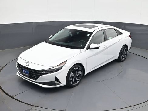 Certified 2021 Hyundai Elantra SEL w/ Convenience + Premium Package FWD image 14