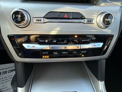 Used 2022 Ford Explorer XLT w/ Equipment Group 202A image 17