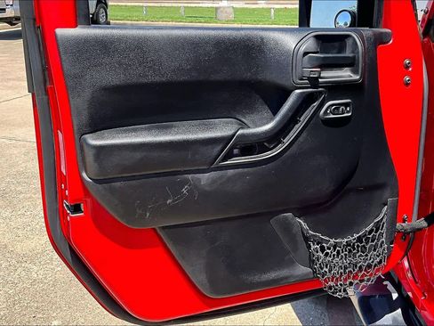 Used 2015 Jeep Wrangler Unlimited Sahara AWD/4WD image 20