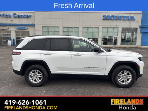 Used 2023 Jeep Grand Cherokee Laredo image 6