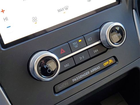 New 2024 Ford Edge SE w/ Black Appearance Package image 22