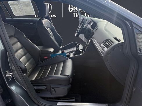 Used 2018 Volkswagen Golf R 4-Door image 15