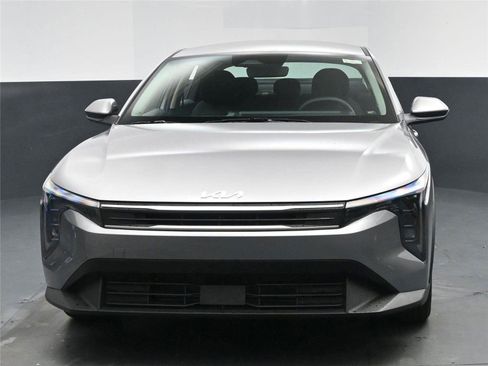 New 2025 Kia K4 LXS image 11