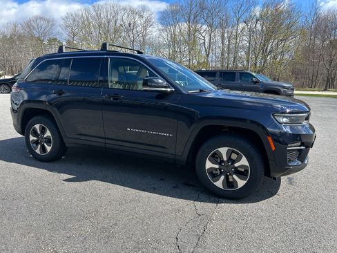 Used 2023 Jeep Grand Cherokee 4WD 4xe w/ Luxury Tech Group II image 2