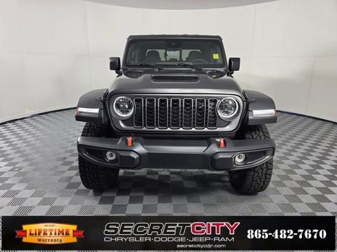 New 2025 Jeep Gladiator Mojave image 2