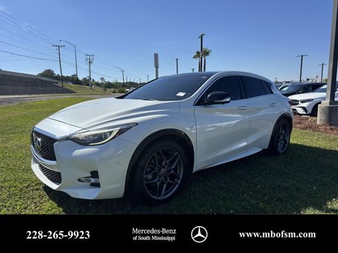 Used 2018 INFINITI QX30 Sport w/ Cargo Package FWD image 1