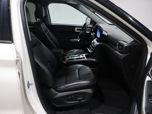 Used 2024 Ford Explorer XLT w/ Equipment Group 202A image 16