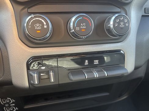 Used 2024 RAM 2500 Big Horn w/ Bed Utility Group image 33