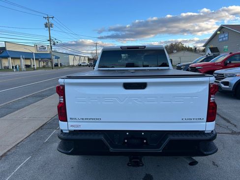 Used 2024 Chevrolet Silverado 2500 Custom w/ Custom Value Package image 6