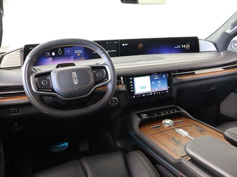 New 2026 Lincoln Navigator Black Label AWD/4WD image 2
