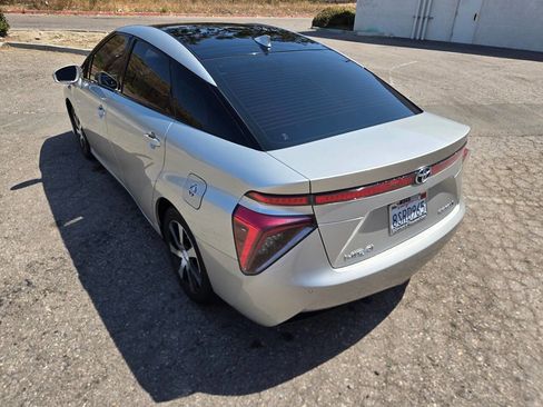 Used 2017 Toyota Mirai Base 4dr Sedan image 13