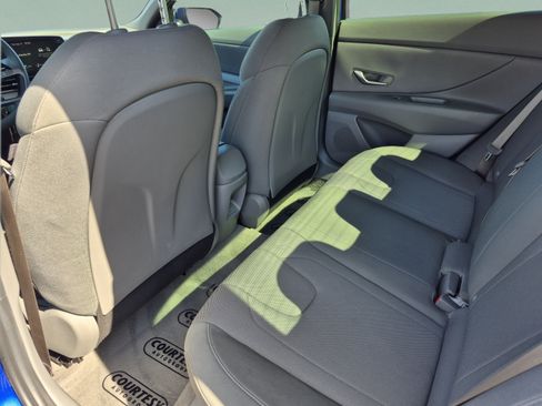 Used 2025 Hyundai Elantra SE FWD image 15