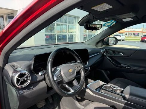 Used 2025 Chevrolet Equinox LT w/ Safety and Technology Package image 7