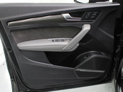Used 2019 Audi SQ5 Premium Plus w/ Premium Plus Package image 36