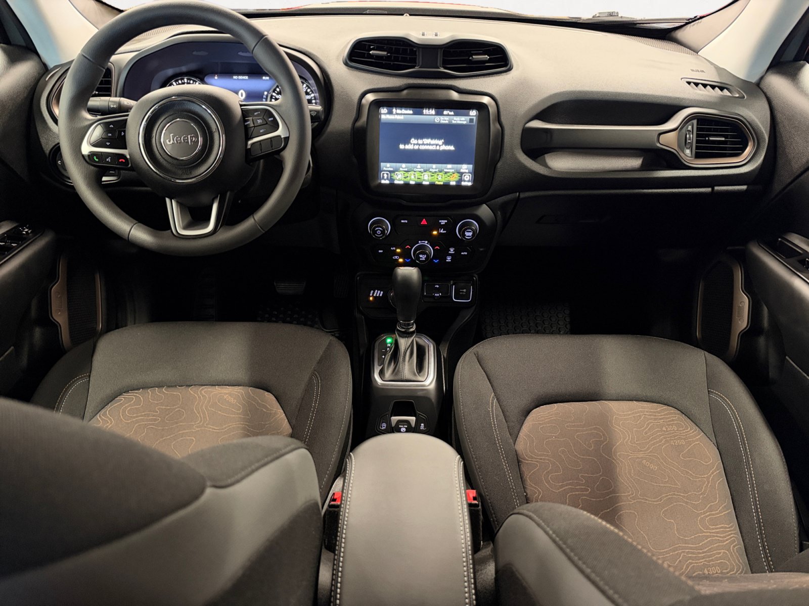 Used 2023 Jeep Renegade Latitude AWD/4WD image 3