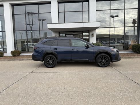 Used 2023 Subaru Outback Onyx Edition image 3